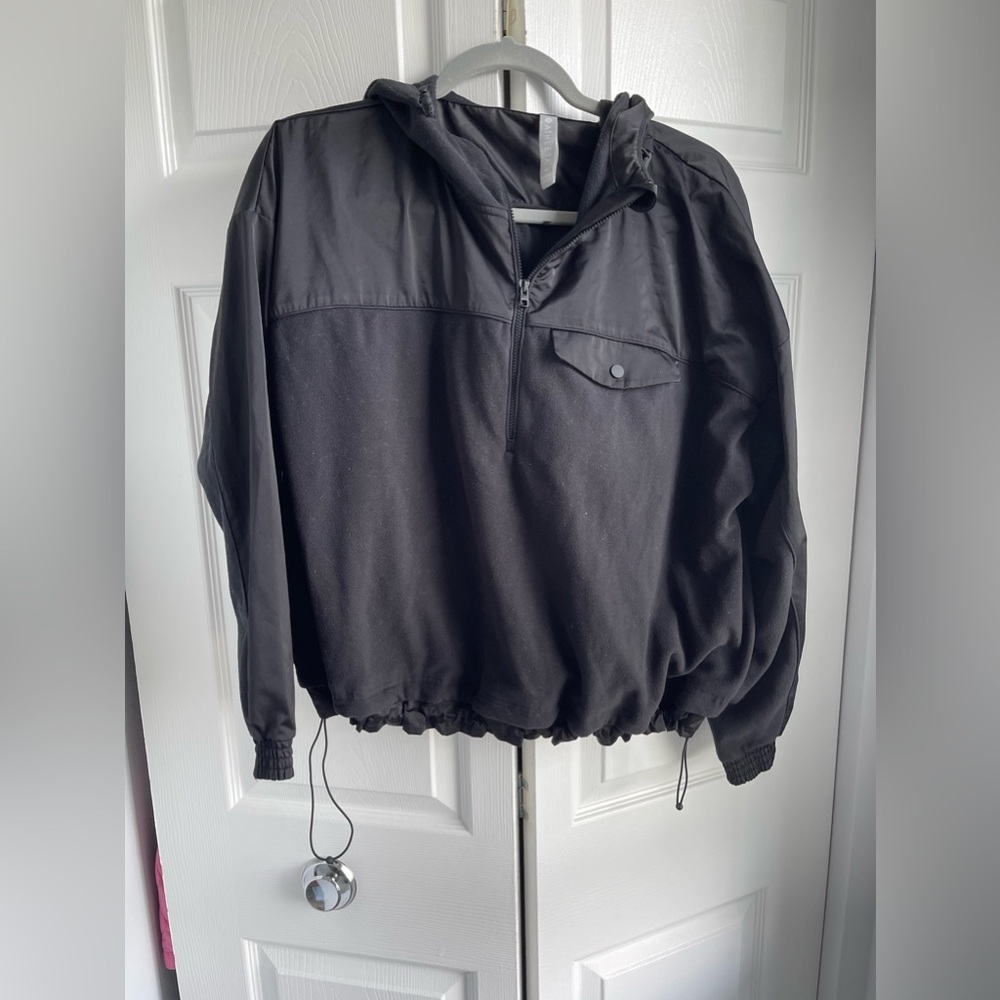Athleta | Pullover hooded jacket with elastic arm bands and drawstring hem | Med